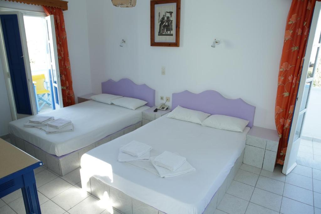 Studios Apartments Perivolos الغرفة الصورة
